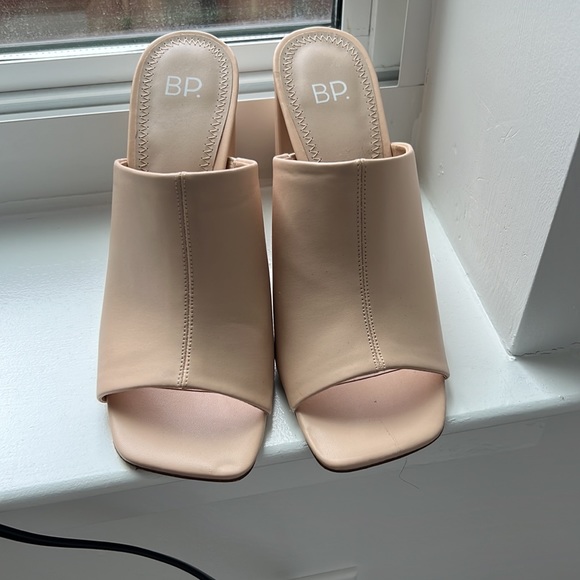 Heels - Picture 2 of 6